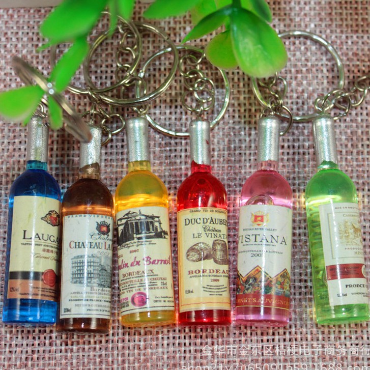 -Móc khóa hình chai rượu xinh xắn tiện dụng