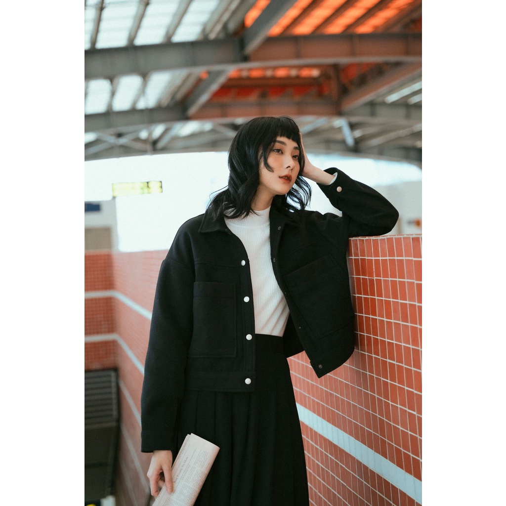 Áo khoác dạ đen nữ MADELEN dáng túi ốp cúc dập | BigBuy360 - bigbuy360.vn