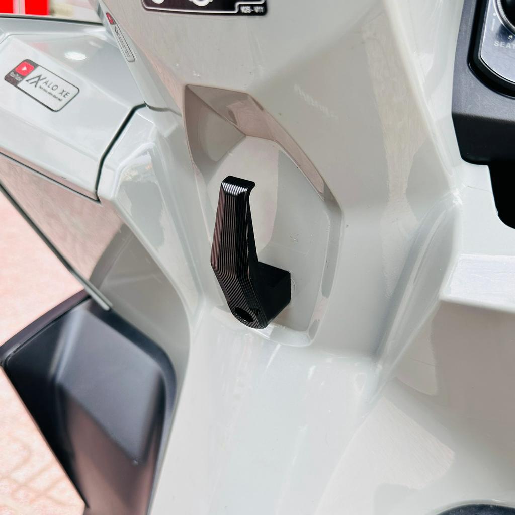 Móc treo đồ xe máy nhôm CNC dùng cho nhiều loại xe như Ab/Click/Vario/Vision