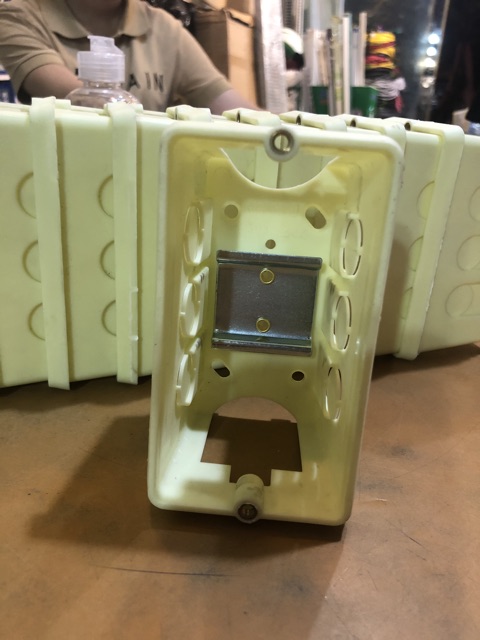 Đế át âm nhựa dùng cho mặt Át kiểu M - SG100/M