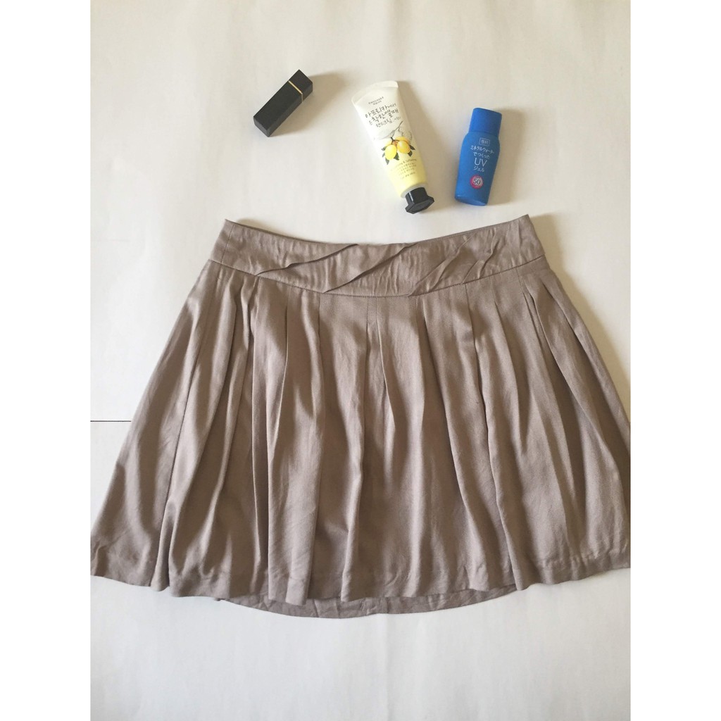 Chân váy ngắn xám xếp ly