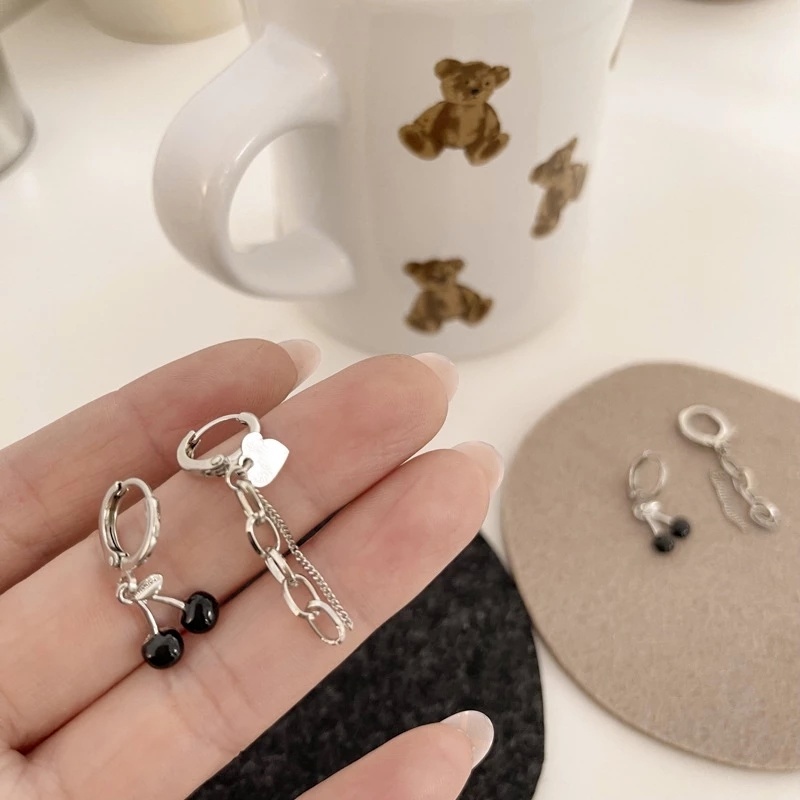 Set 4 Khuyên Tai Trái Tim / Ngôi Sao / Hình Học Tua Rua Màu Đen Thời Trang