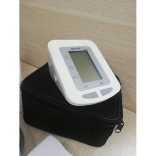 [Tặng 1 hộp băng cá nhân Ugo] Máy đo huyết áp Yuwell YE660B