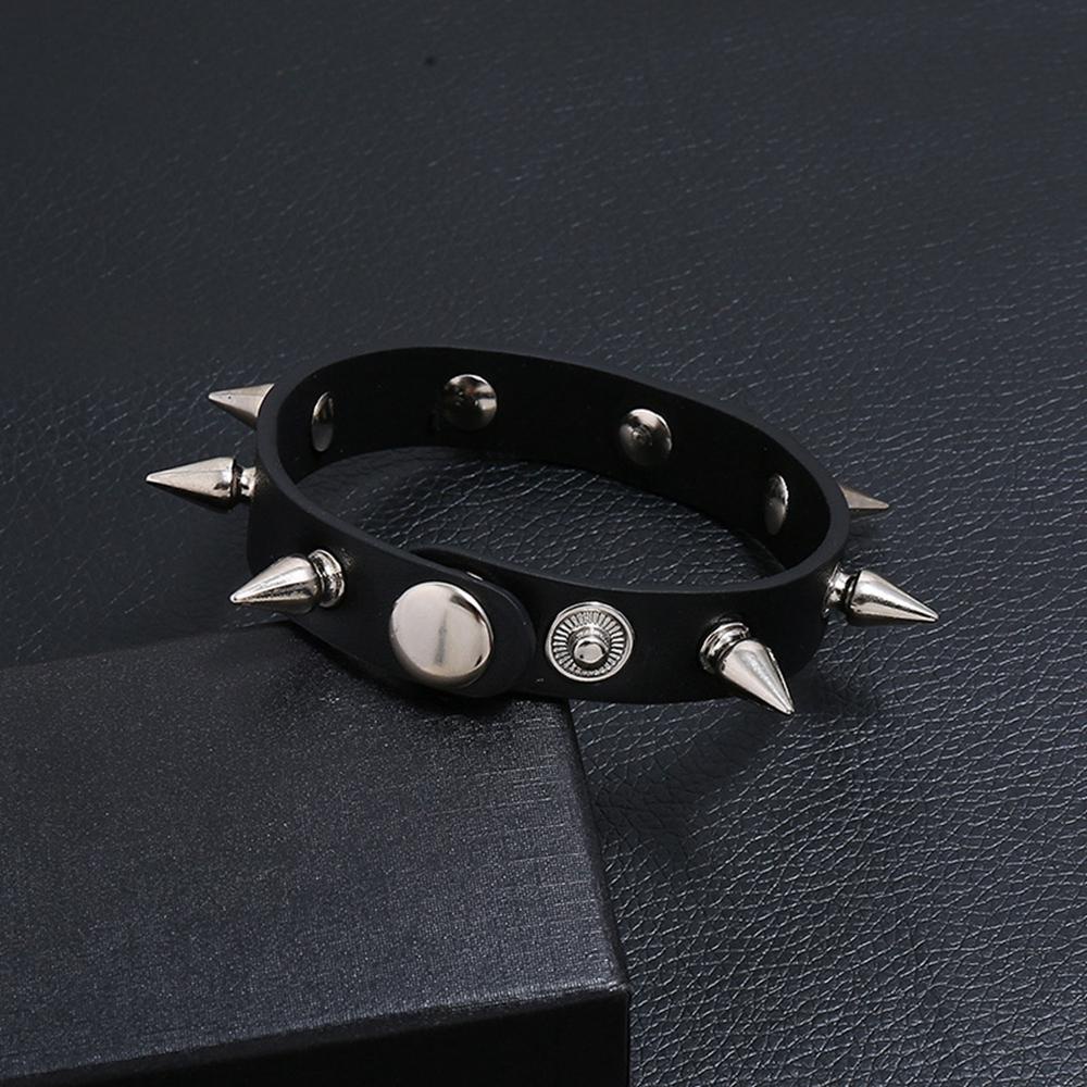 Vòng Tay Hợp Kim Đính Đinh Tán Phong Cách Punk Rock Cá Tính Dành Cho Nam Nữ