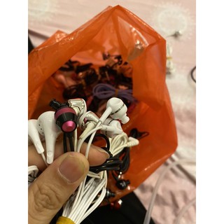 Tai nghe đồng giá 30k