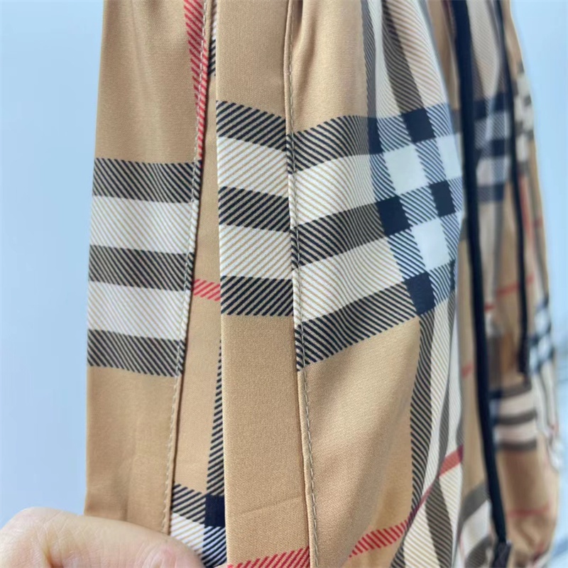 Quần Sọt Đi Biển Burberry Hoạ Tiết In Phong Cách Cổ Điển
