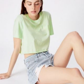 Set 2 Áo thun croptop xuất xịn Colsiee sale 129k 2 cái
