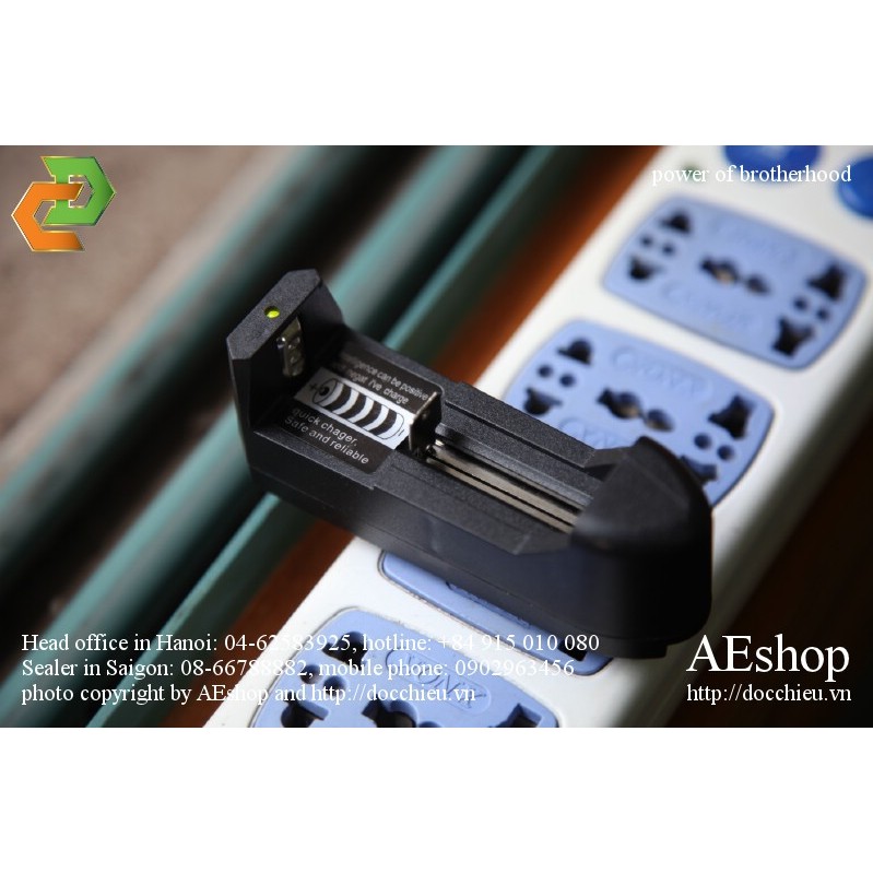 Nạp pin đơn vạn năng cho pin lithium sạc pin 3.7 v sạc pin 4.2 v 18650 14500