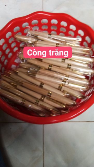 Bút bi gỗ khắc tên