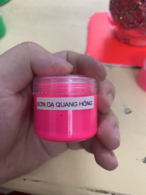 Màu hồng dạ quang và kim tuyến hồng lợt ,đậm