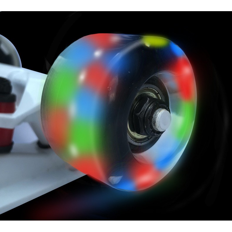 Ván trượt skateboard thể thao cao cấp bánh xe có đèn led tự phát sáng - Ván trượt thể thao mặt nhám bánh LED cao su BT21