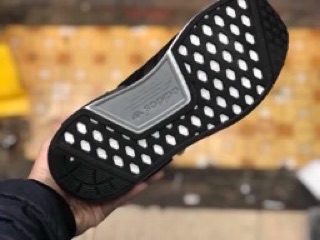 Giày sneaker NMD đen gót trắng