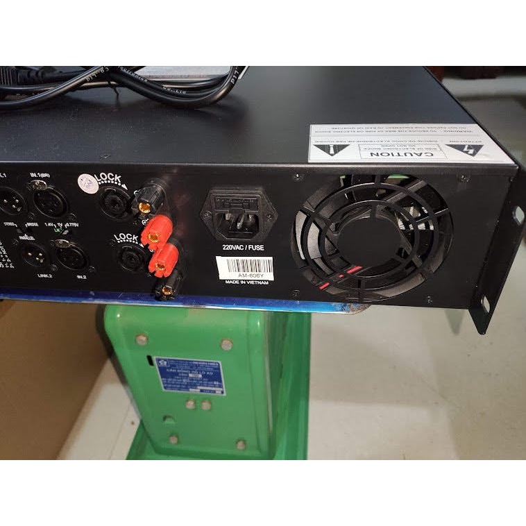 Đẩy công suất Hãng KORAH, Model PA 800 Pro, 36 sò, 2400w, main xanh ,linh kiện cao cấp, 36 sò Japan, nguồn xuyến đồng.
