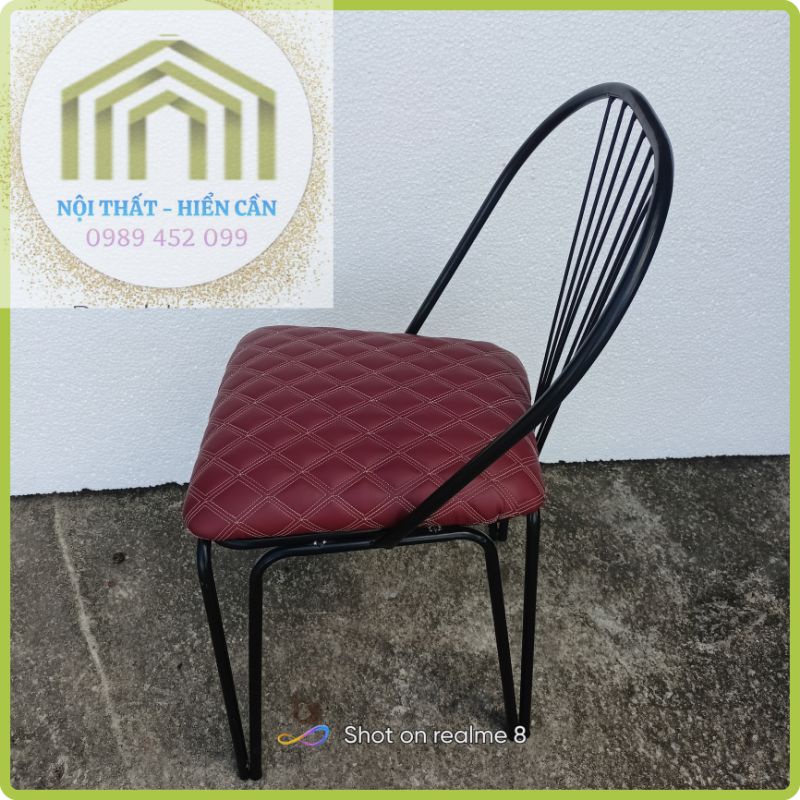 Ghế khung sắt bọc da cao cấp rất chắc chắn và thoải mái