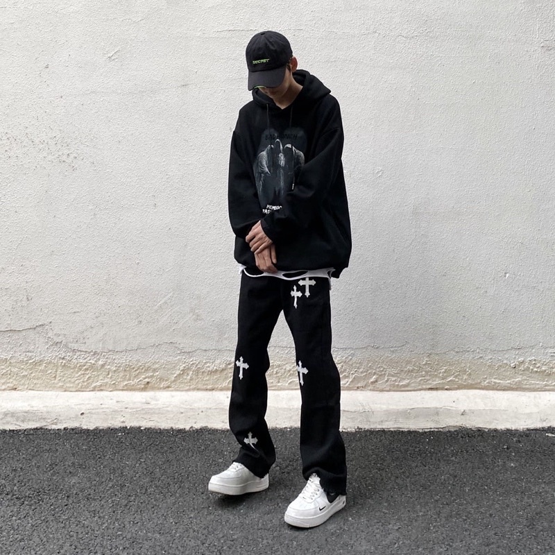 Quần jean in hình thập giá from ống xuông phong cách unisex