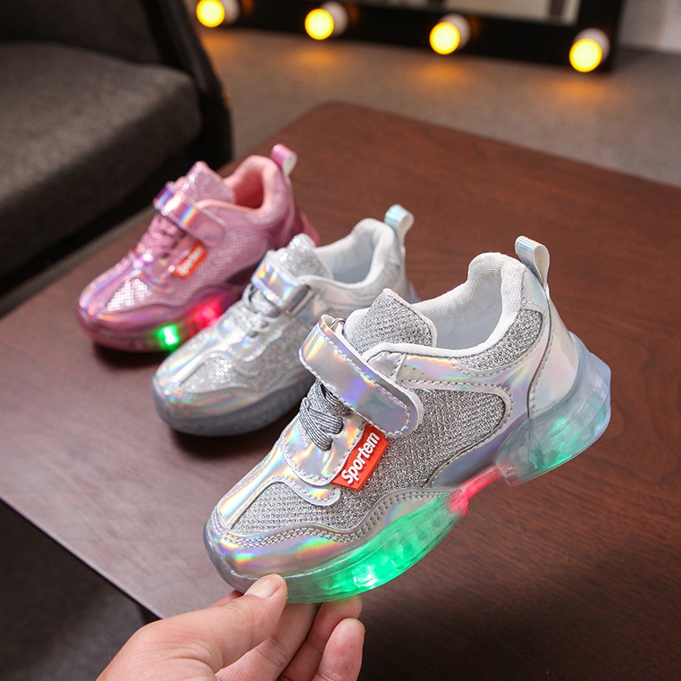 Giày thể thao đế mềm chống trượt có đèn LED cho bé tập đi