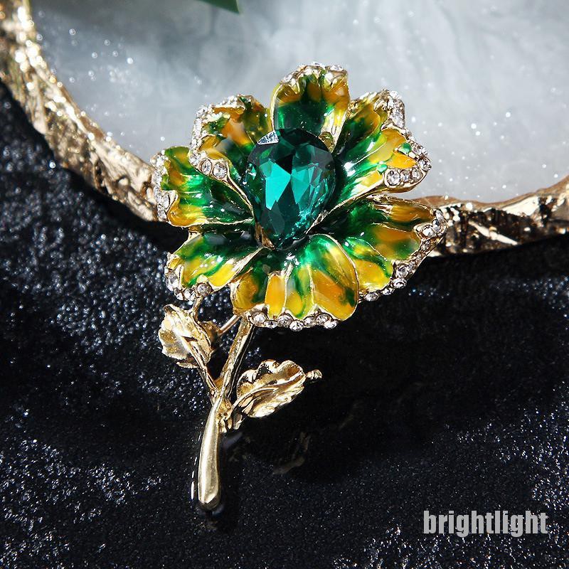 Trâm Cài Áo Hoa Sang Trọng Với