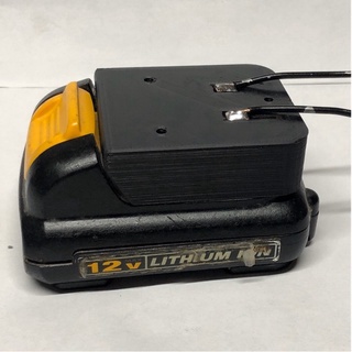 Đế pin dewalt 10.8v/ 12v sh.lion