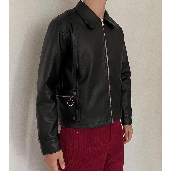 Áo khoác da dây đai trong bộ sưu tập thu đông 2021 WAGG