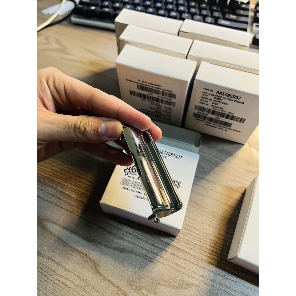 Lẫy khoá nồi cơm điện Panasonic SR - ZG185 và SR - ZS185 , SR- ZX185 phân phối chính hãng