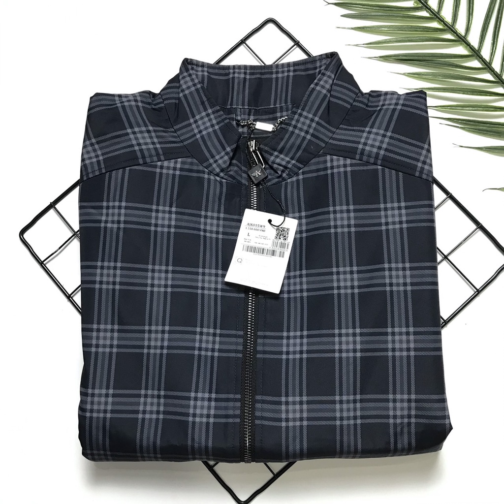 Áo khoác nam Aristino kẻ caro cổ trụ túi có khóa kéo  AJK015W9