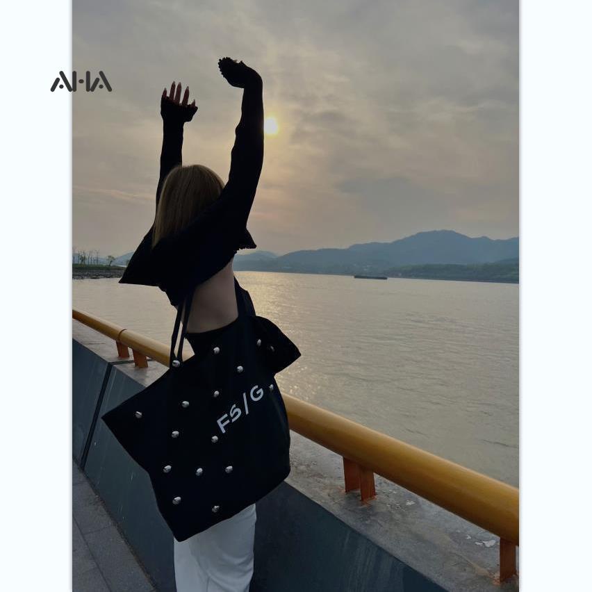 Túi xách AHA official canvas cỡ lớn đính hạt tròn in họa tiết dễ thương