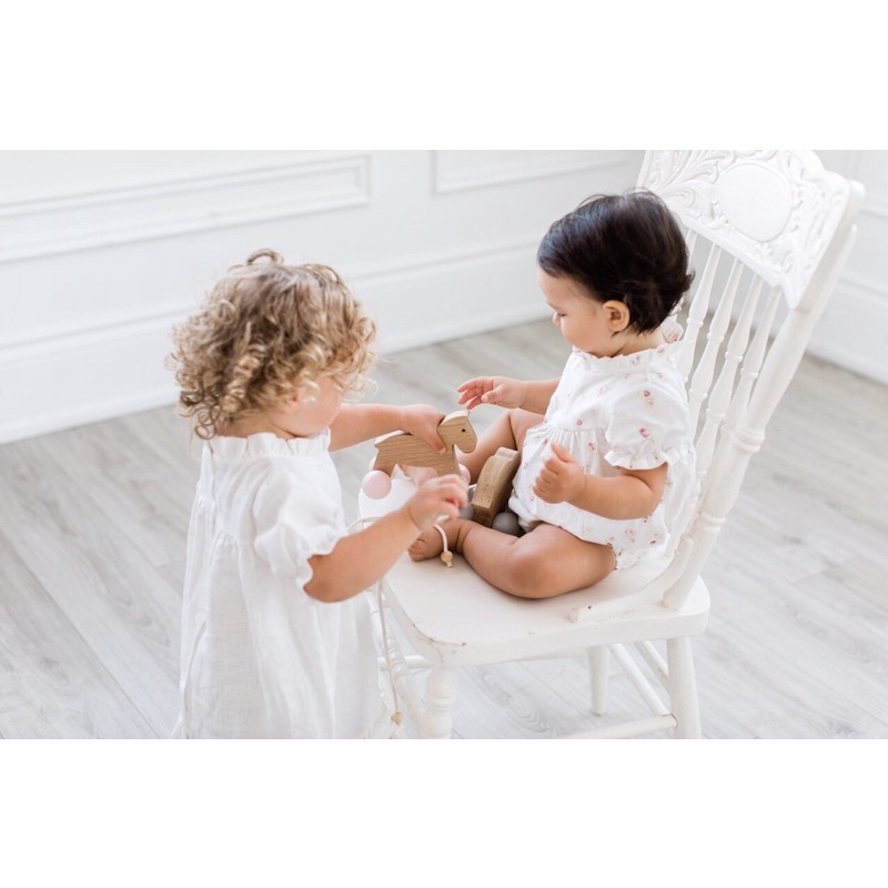 Váy đầm Zara trắng bèo cổ tay bồng bé gái