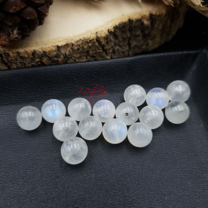 1 hạt đá màu trắng ánh trăng