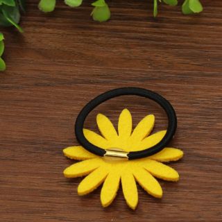 Kẹp và cột tóc hoa cúc vàng