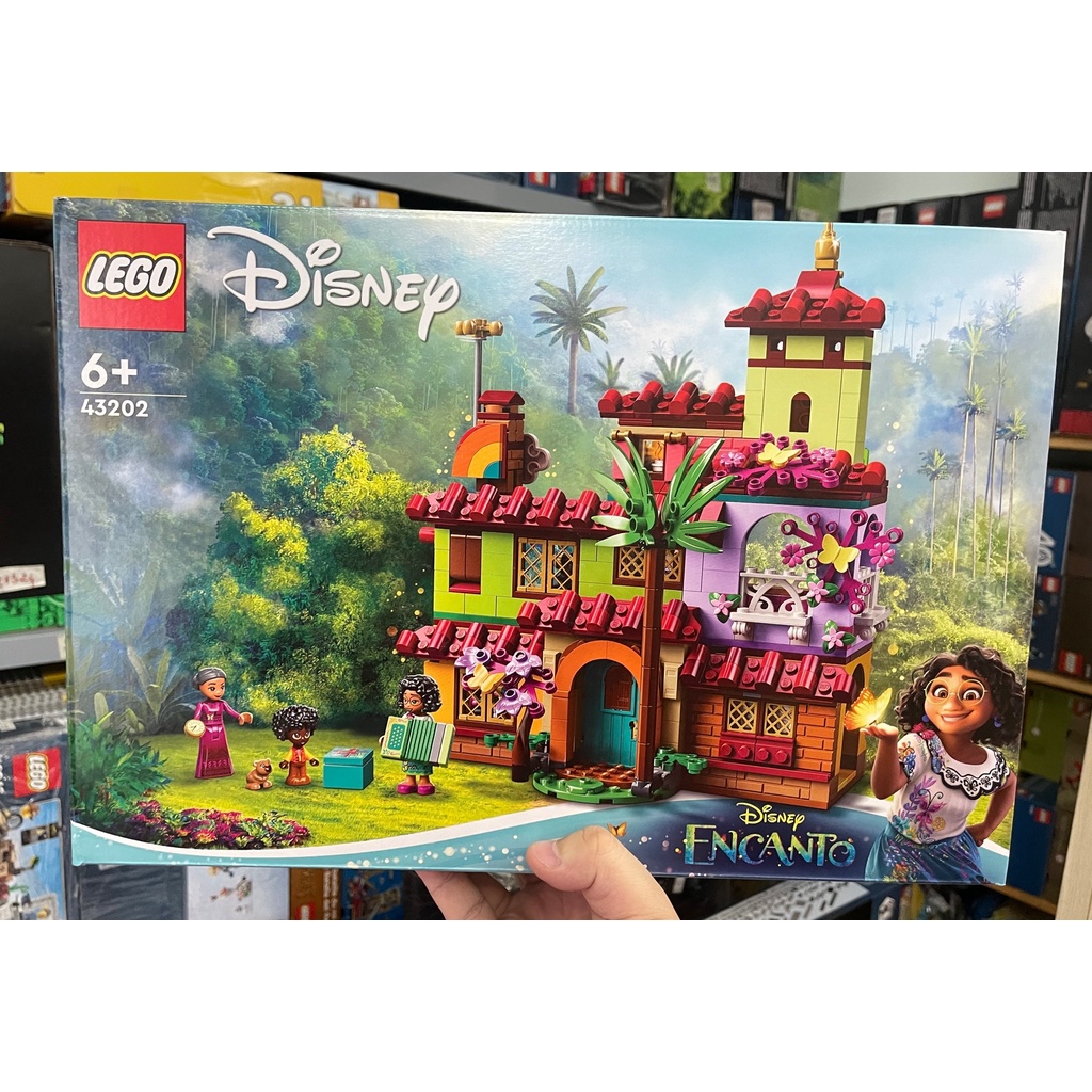 - LEGO 43202 - Disney - The Madrigal House