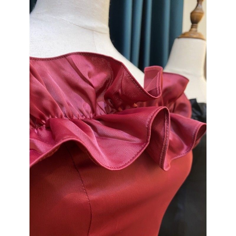 Đầm Kisserine Thanh Lý lụa ôm NÓEMIE SILK DRESS Đỏ Rượu 2 Lớp Lót Ôm Tay Bèo Trễ Vai