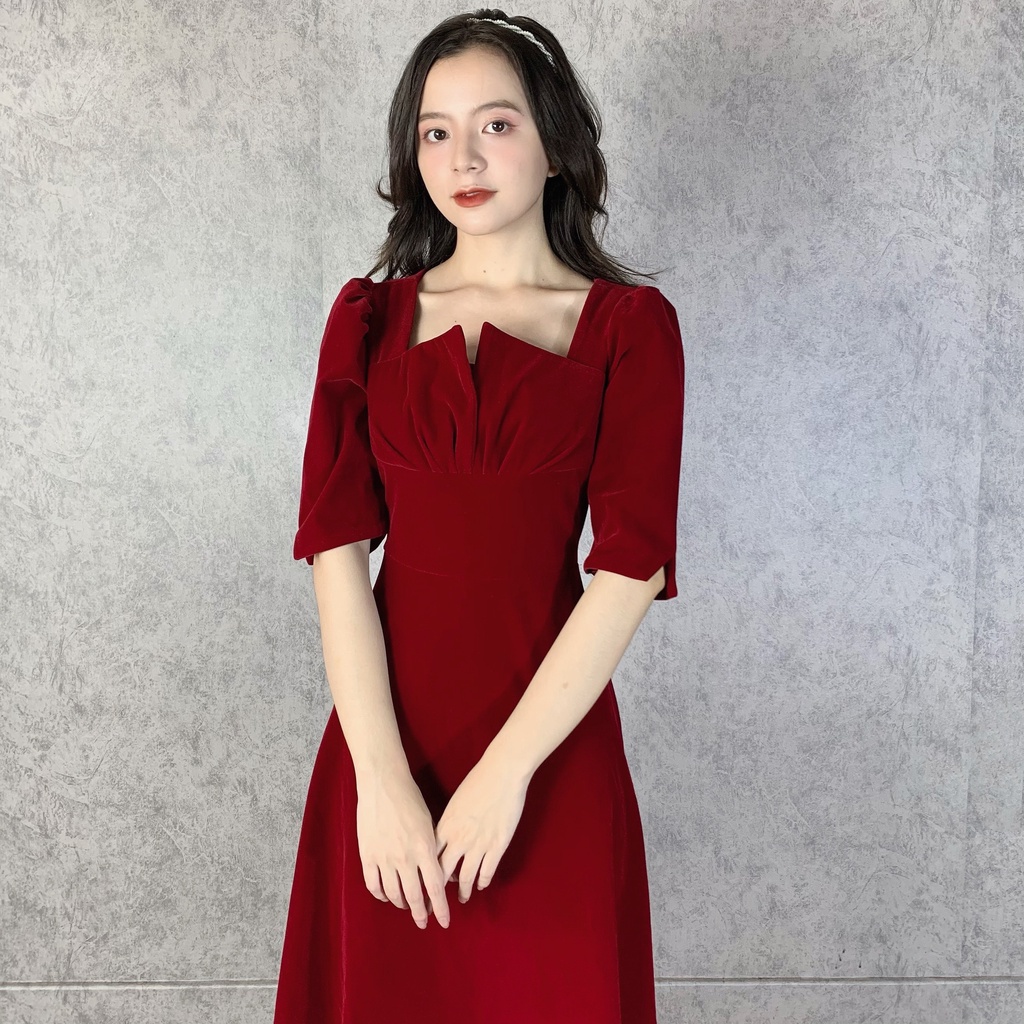 Váy nhung đỏ tiểu thư xếp ngực