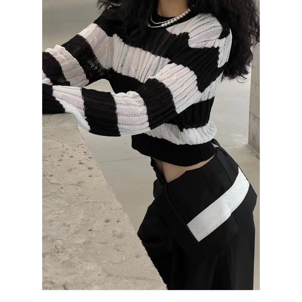 Áo len dệt kim kumikumi tay dài cổ tròn khoét lỗ gợi cảm phong cách Hàn Quốc cho nữ