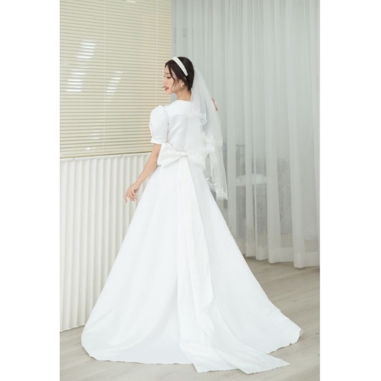 Đầm chụp ảnh, đi bàn xoè đẹp đuôi dài, tay ngắn phồng che bắp tay