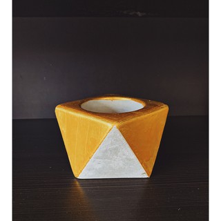 Chậu xi măng sơn vàng đồng -  dùng để trồng cây, đựng các vật dụng nhỏ, trang trí nhà cửa..