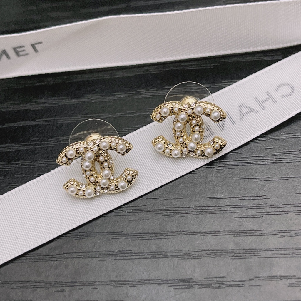 Khuyên Tai Chữ C Đính Ngọc Trai Phong Cách Retro Thời Trang