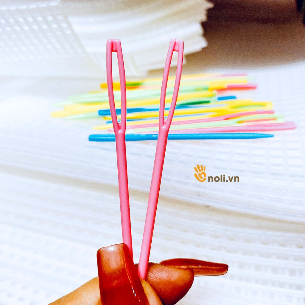 Kim khâu len nhựa (1 cái)