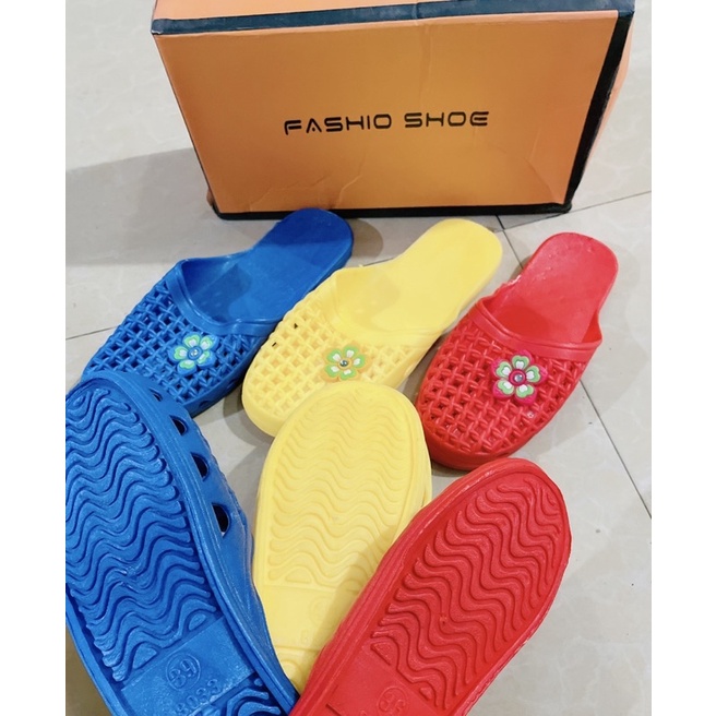 sục lưới  nữ hoa chất liệu nhựa đẹp siêu mềm đế chống trơn trượt thoáng chân
