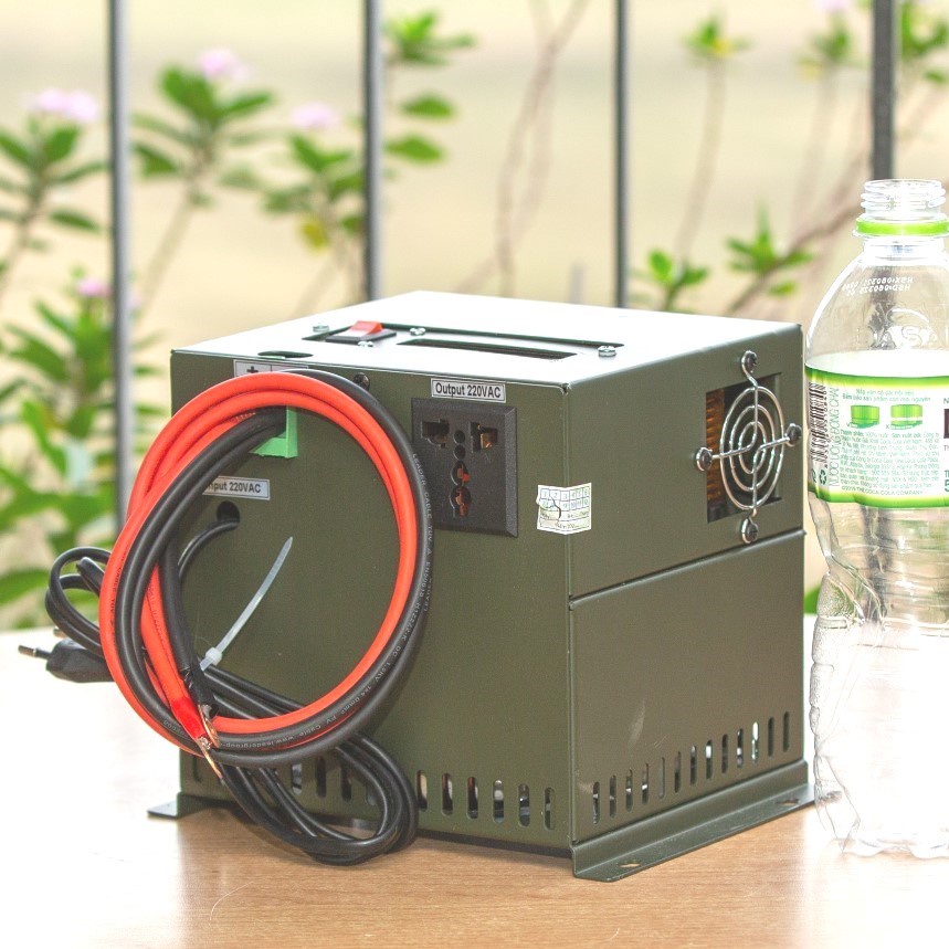 Máy kích điện bình ắc quy 24V lên 220V công suất 2.000VA/1.500W Hàng NHẬT Sóng Sine chuẩn kiêm sạc tự ngắt