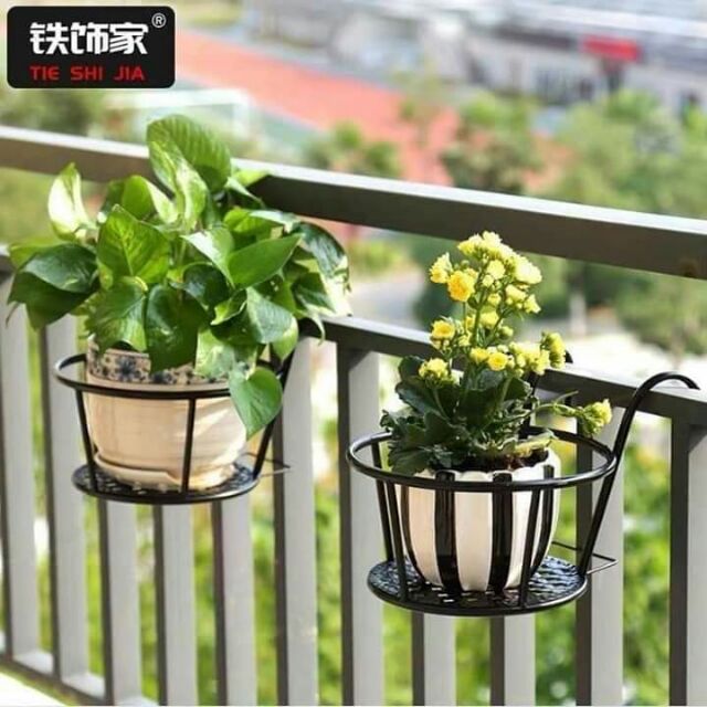 Kệ sắt treo ban công