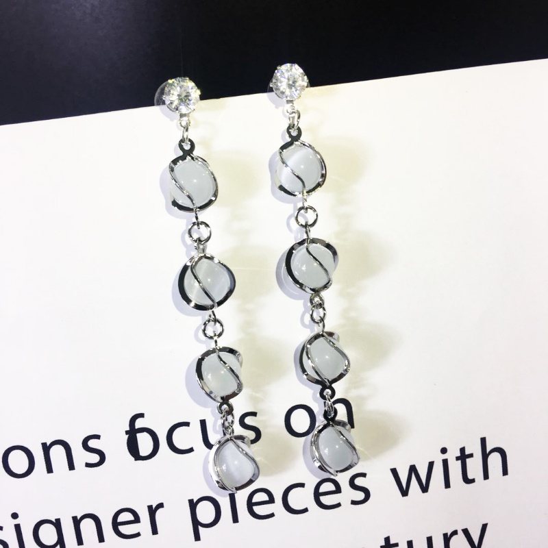 Khuyên Tai Dáng Dài Đính Đá Pha Lê Tua Rua Xinh Xắn