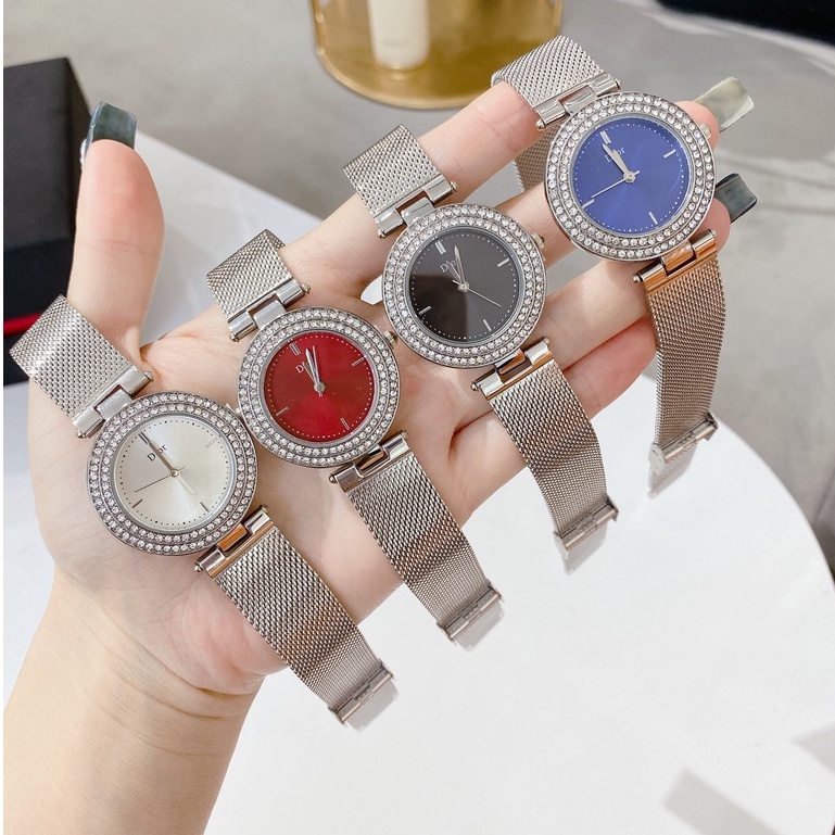 đồng hồ nữ dây kim loại dior ,mặt đính đá ,màu trắng đỏ đen xanh, đeo tay cực đẹp .hàng nhập khẩu authentic cao cấp