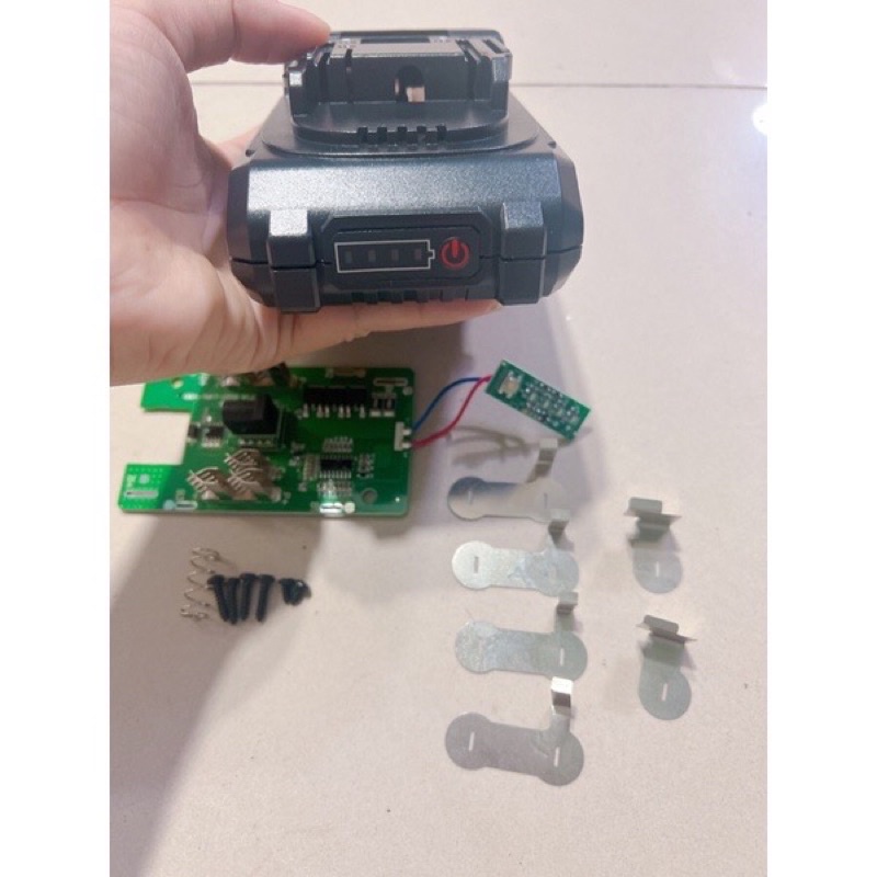 Vỏ mạch makita 18v 4A Cell 21700.mạch nhận sạc adrapter có leb báo pin