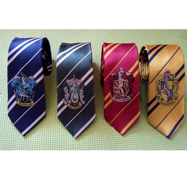 Cà vạt Harry Potter (ảnh thật)