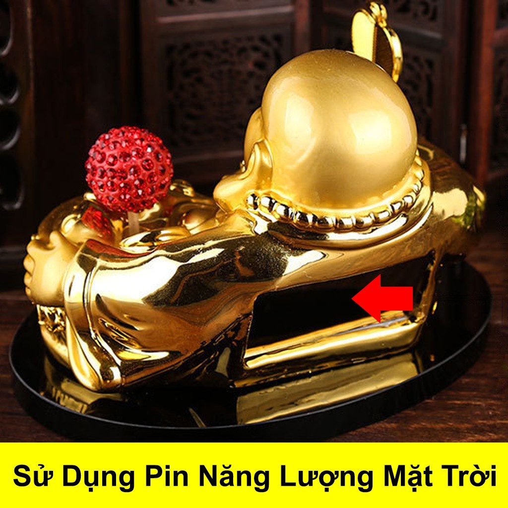 Tượng phật ông di lặc đặt taplo ô tô có quả cầu xoay bằng năng lượng mặt trời