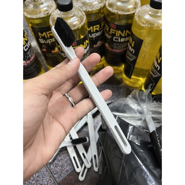 Bàn chải rửa xe - Dùng để chà nhông sên dĩa và chi tiết kim loại