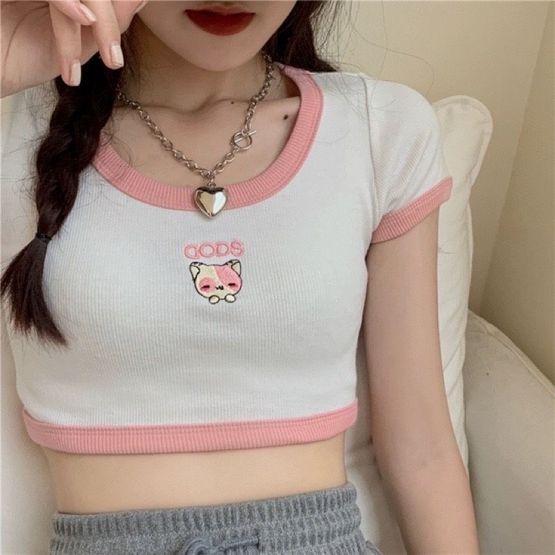 Áo Croptop Tay Ngắn Phối Viền Hồng Thêu Chữ GODS Phông Dành Cho Nữ Dưới 55Kg