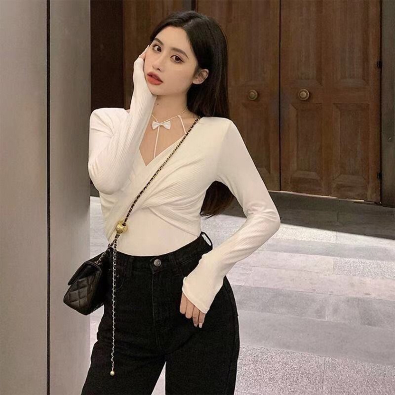 Áo Croptop Hai Dây Cổ Chữ V Thắt Nơ Đính Ngọc Trai Giả Gợi Cảm Cho Nữ