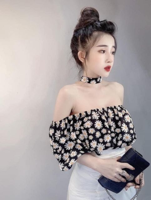 Set áo hoa cúc trễ vai và chân váy trắng nhúm vòng cổ choker kèm ảnh thật