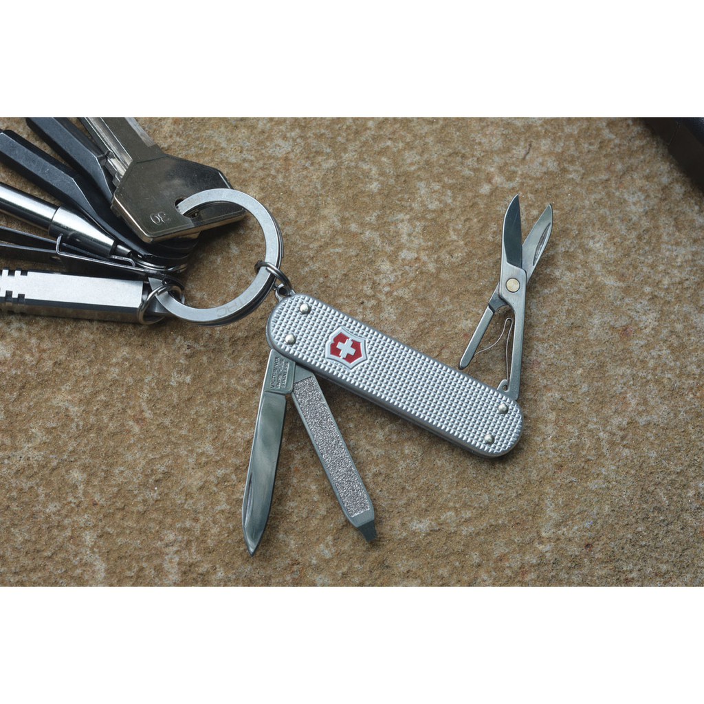 Dao đa năng Victorinox Classic (tặng móc treo)